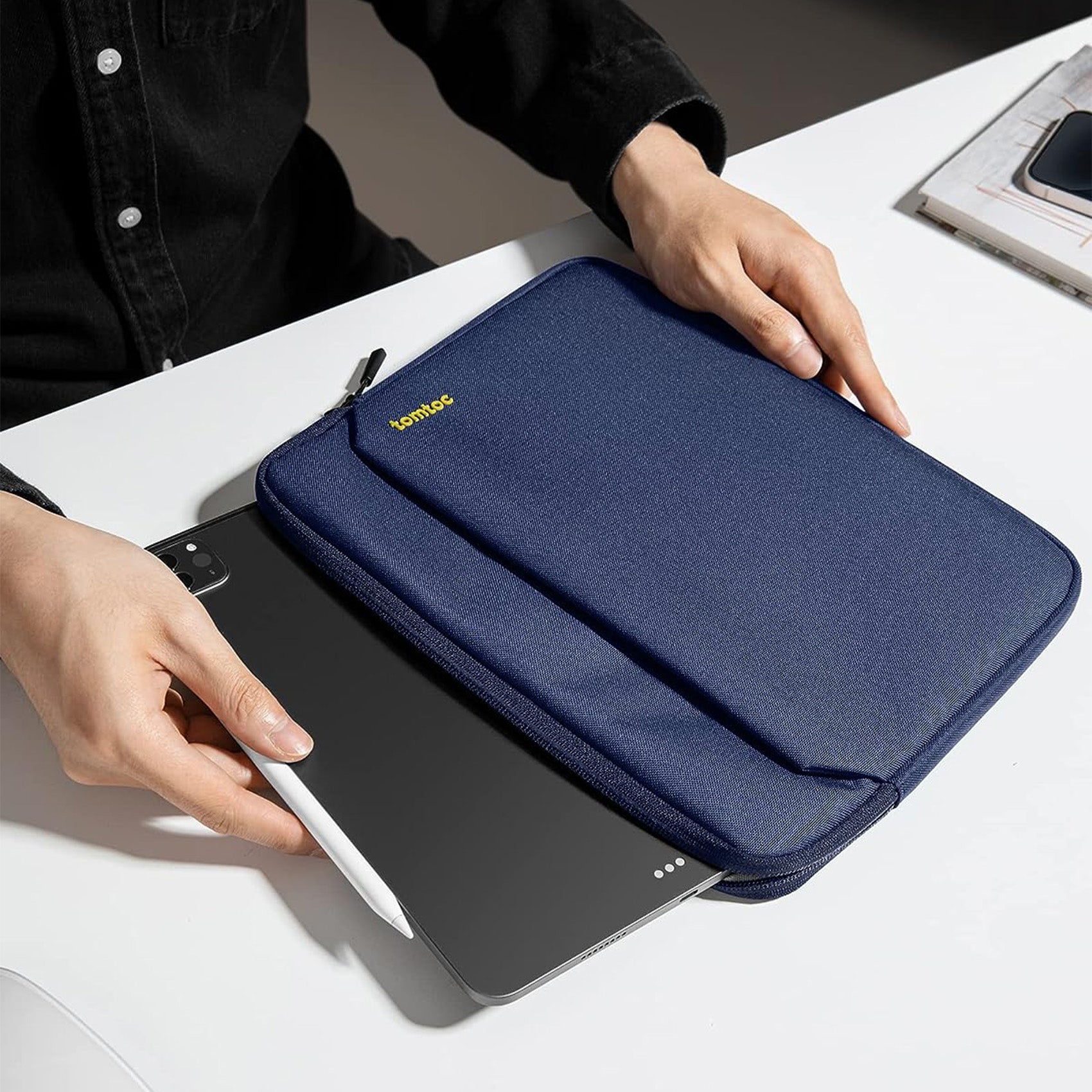 Light B18 Tablet Sleeve 11" - Navy Blue