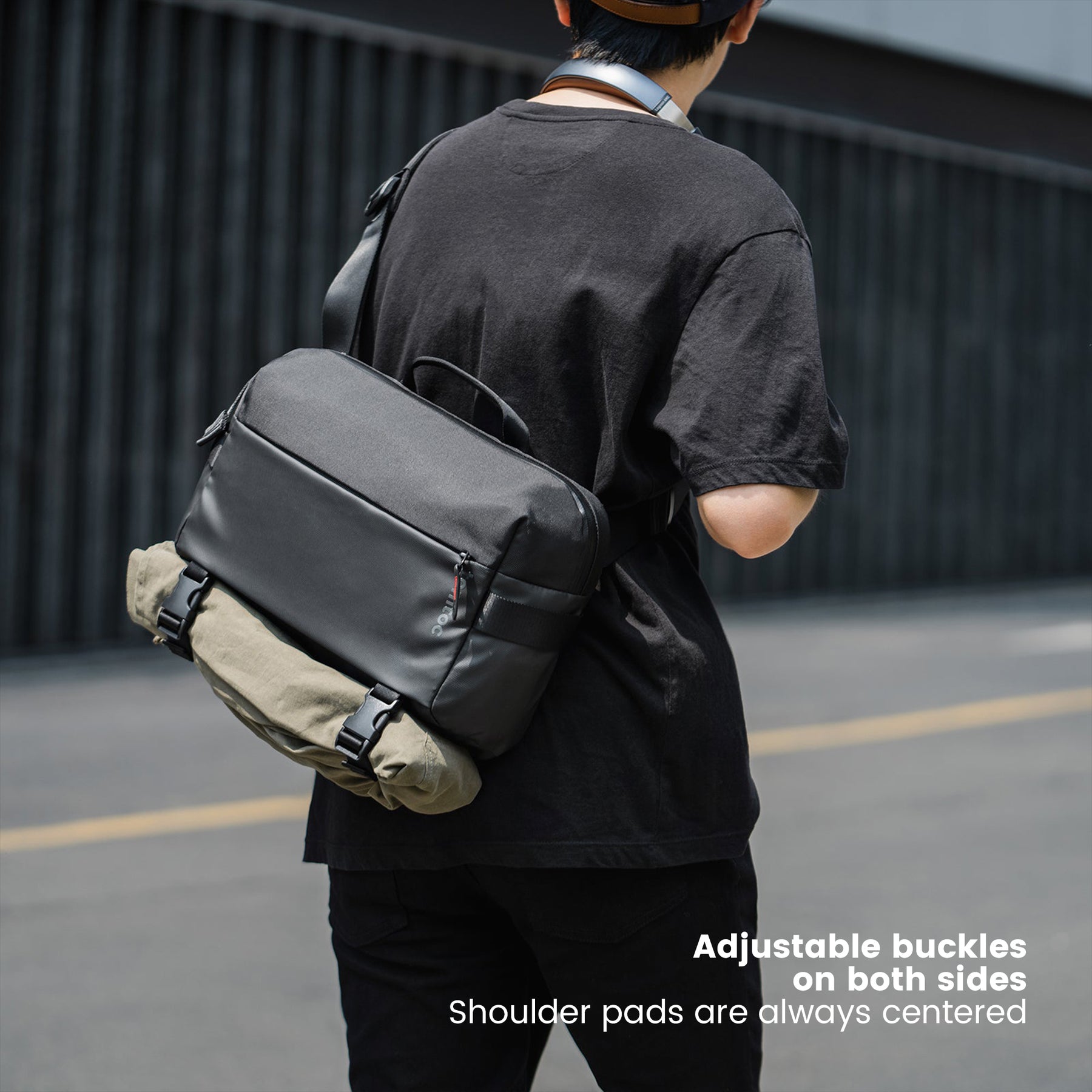 Explorer T21 Laptop Sling Bag 14" - Black