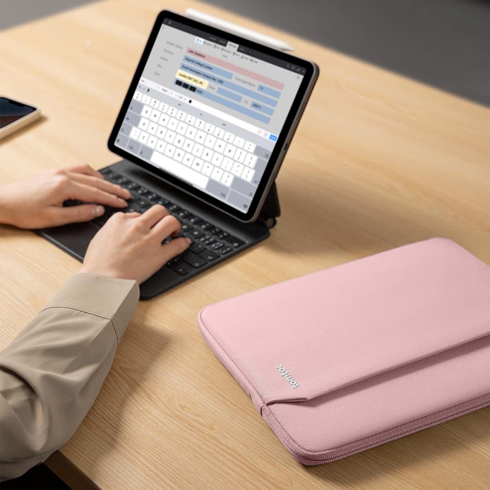 Light B18 Tablet Sleeve 11" - Pink