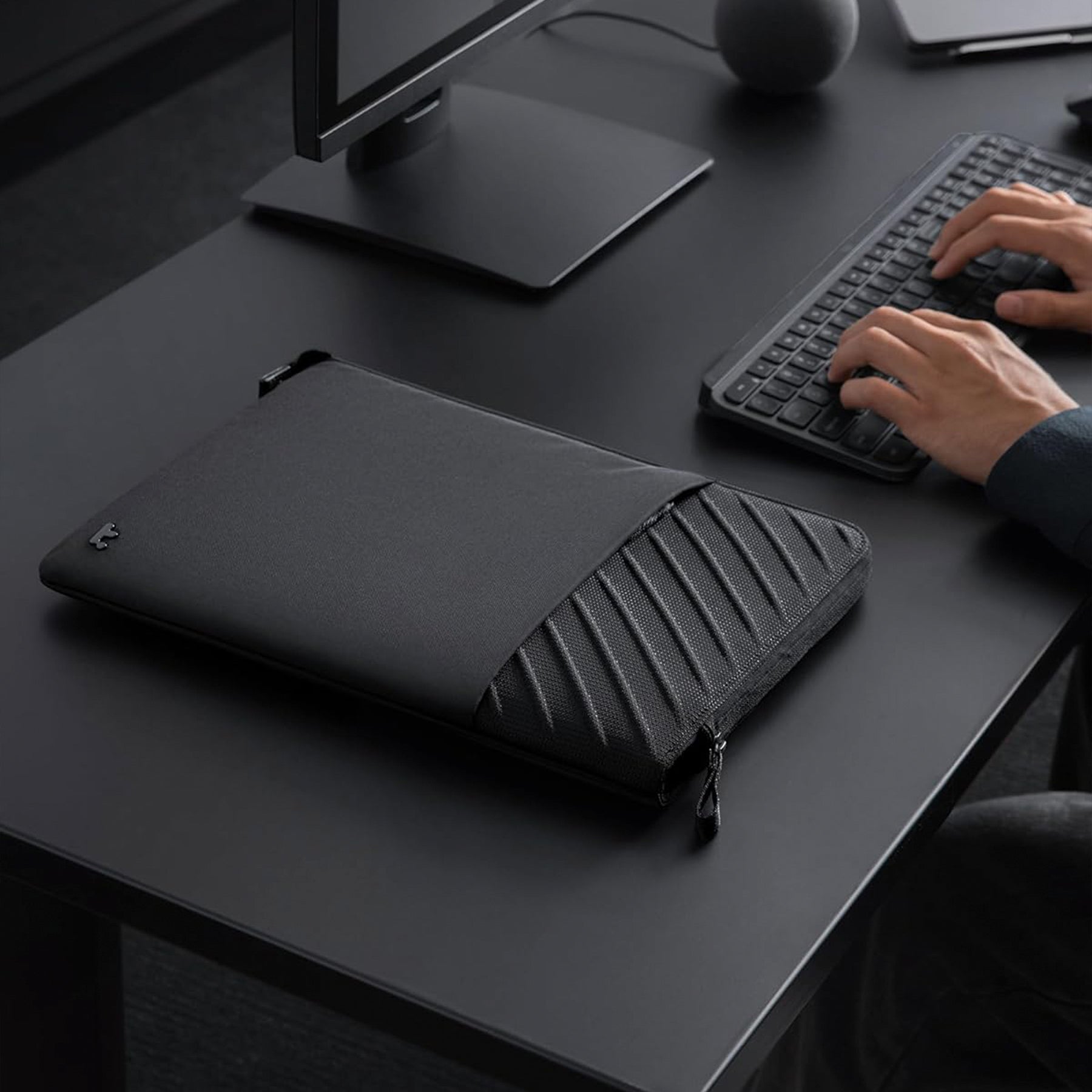 Voyage A10 Laptop Sleeve 14" (Macbook) - Black