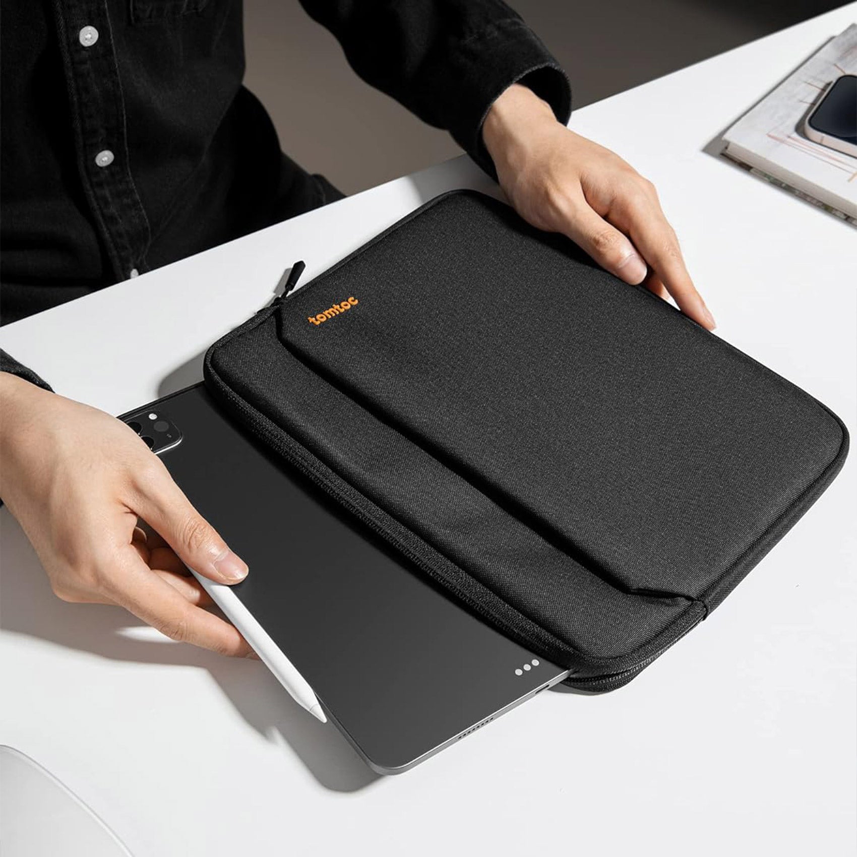 Light B18 Tablet Sleeve 12.9" - Black