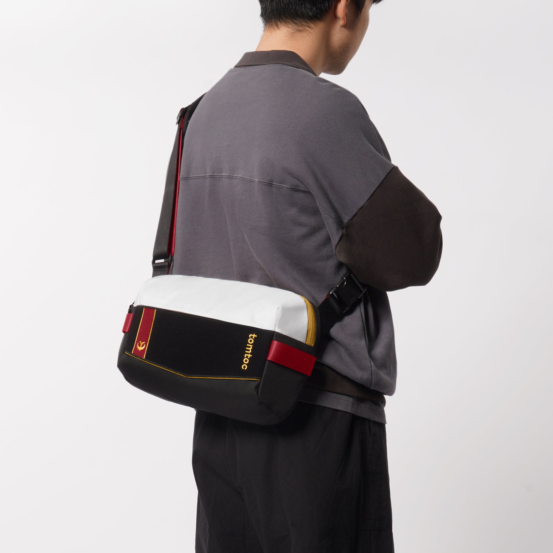 Monster Hunter Royal Order T21 Sling Bag - M