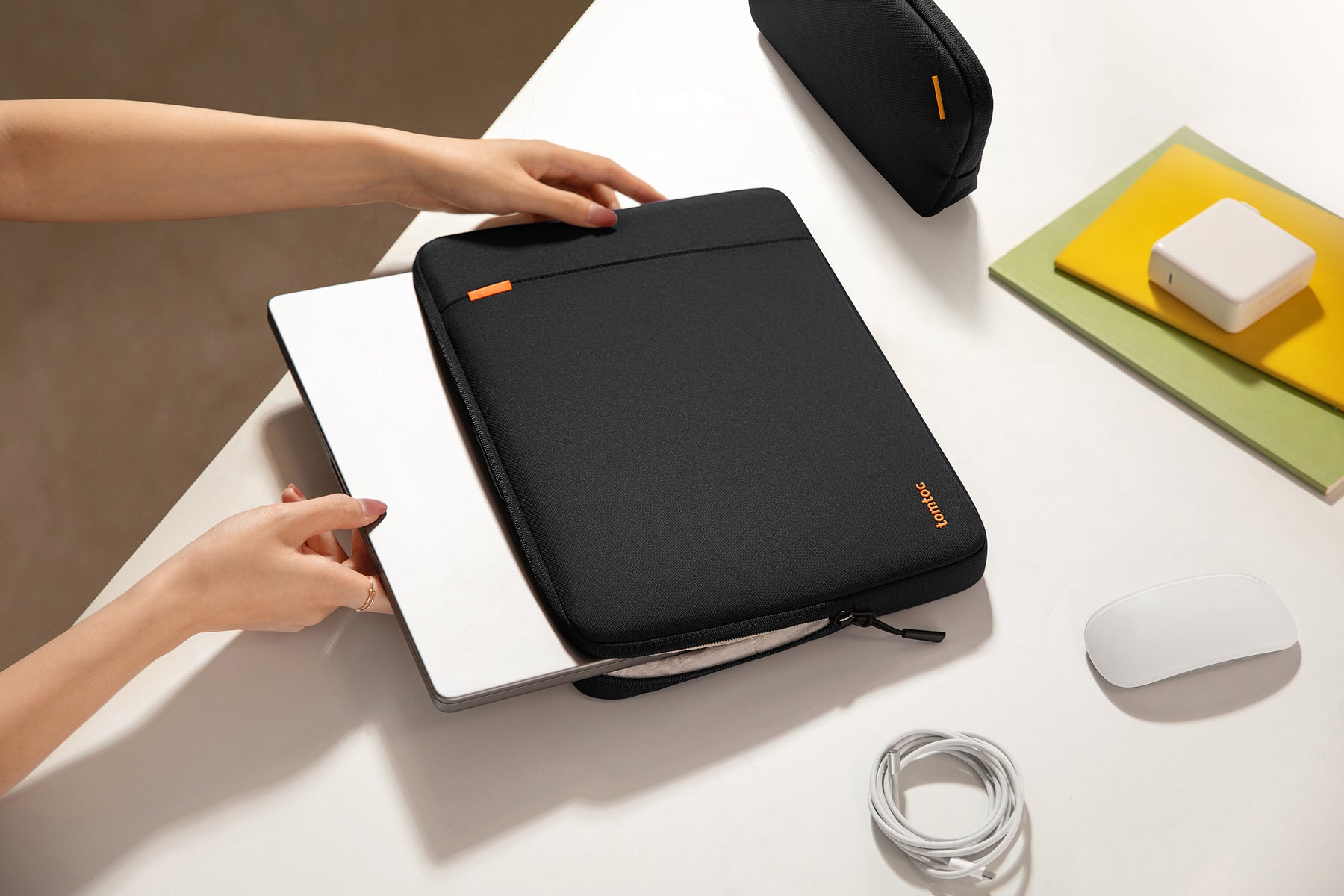 Defender A13 Laptop Sleeve & Pouch (Macbook) 15" - Black