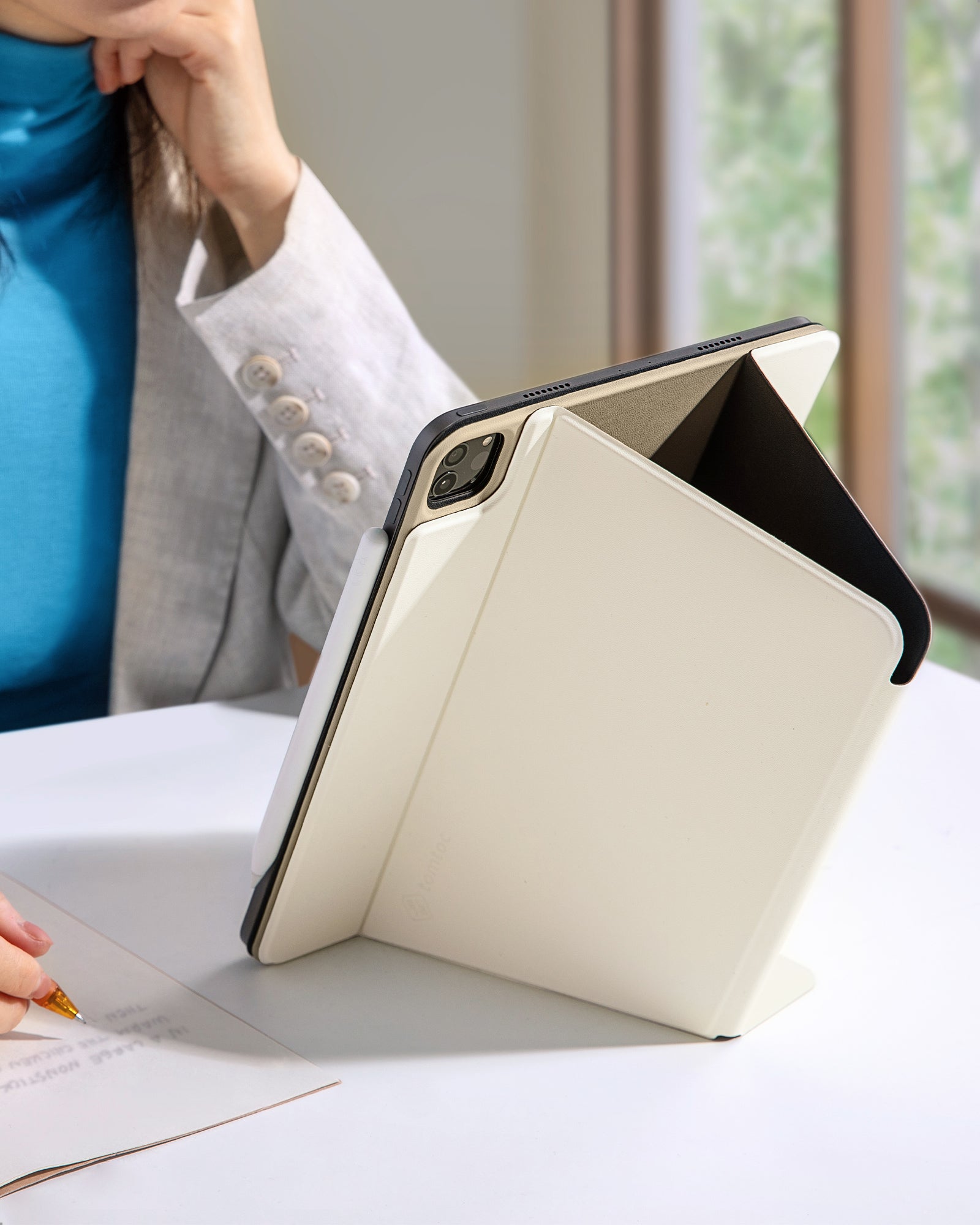 Inspire B52 4-Mode Folio 11" - White