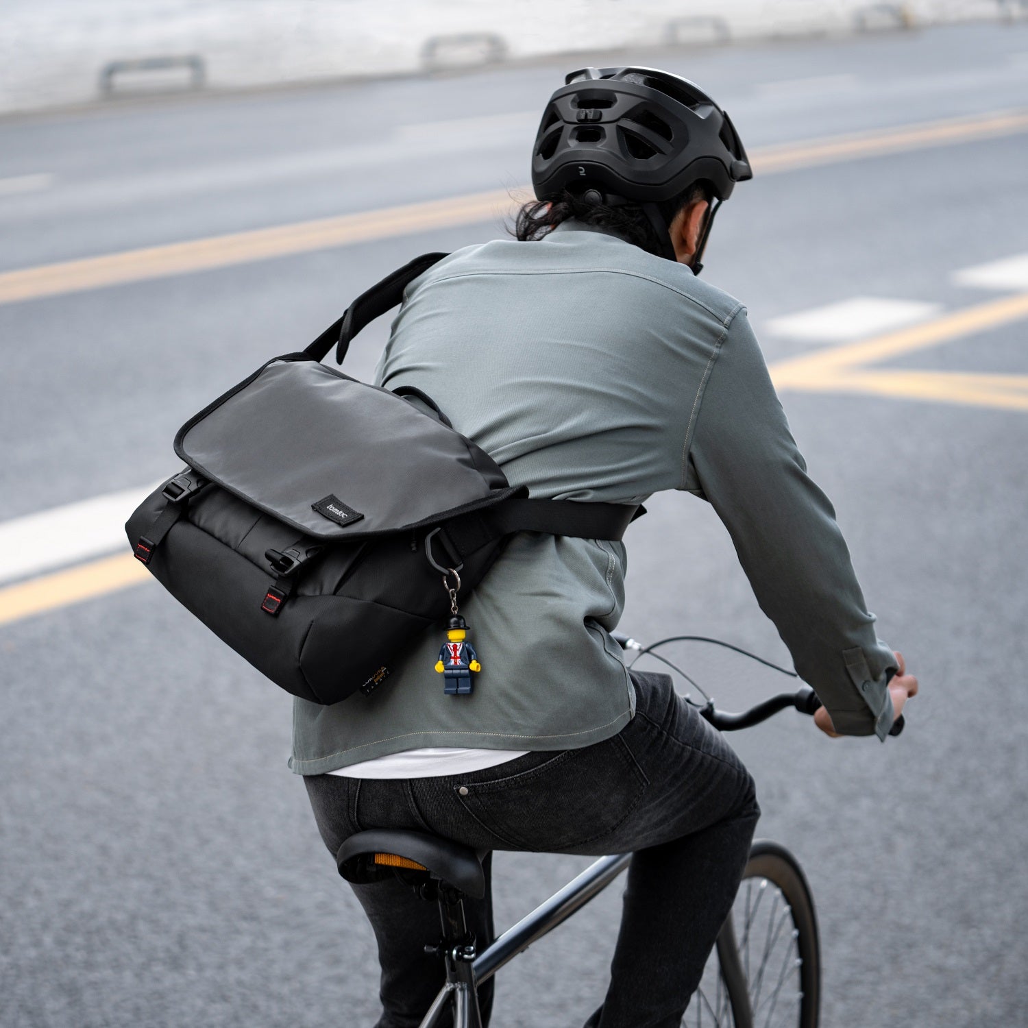 Explorer T22 Messenger Bag 16" - Black