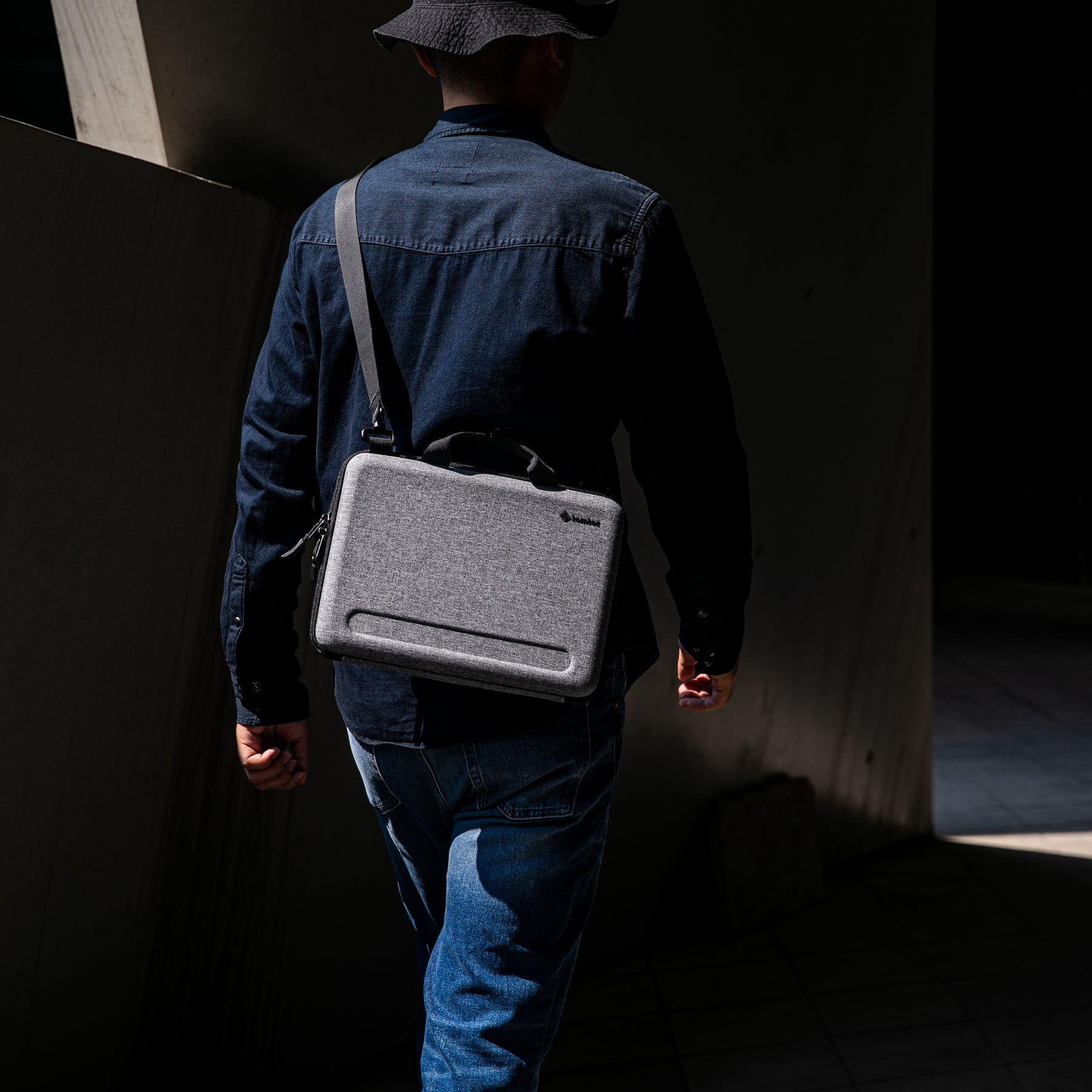 Fancy Case A25 Messenger Bag (Macbook) 16" - Gray