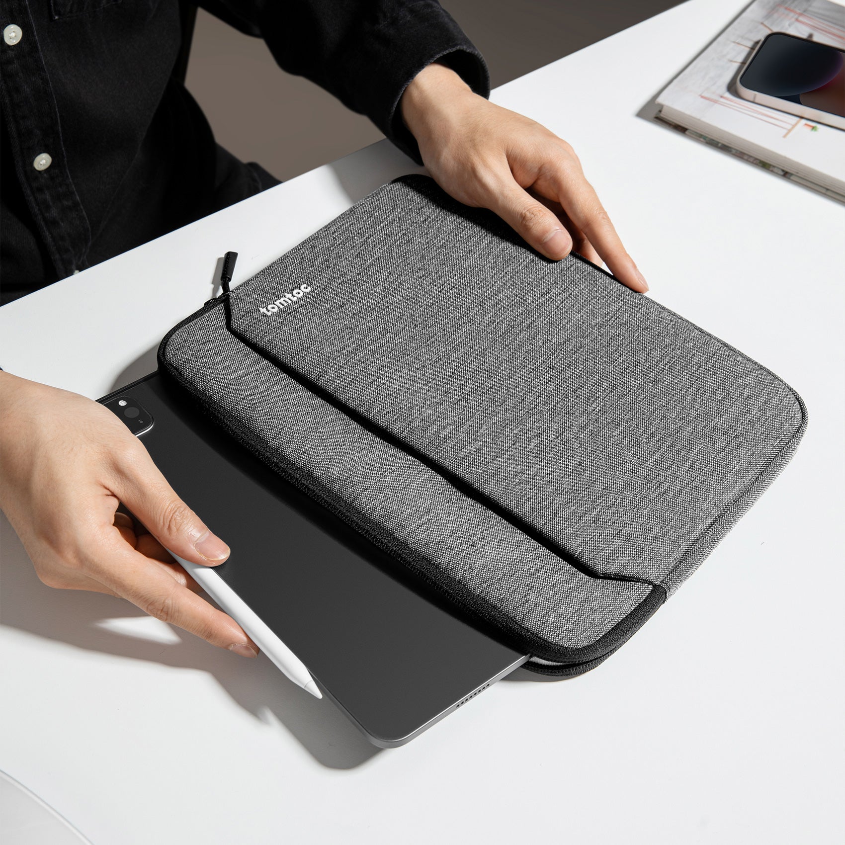 Light B18 Tablet Sleeve 12.9" - Gray