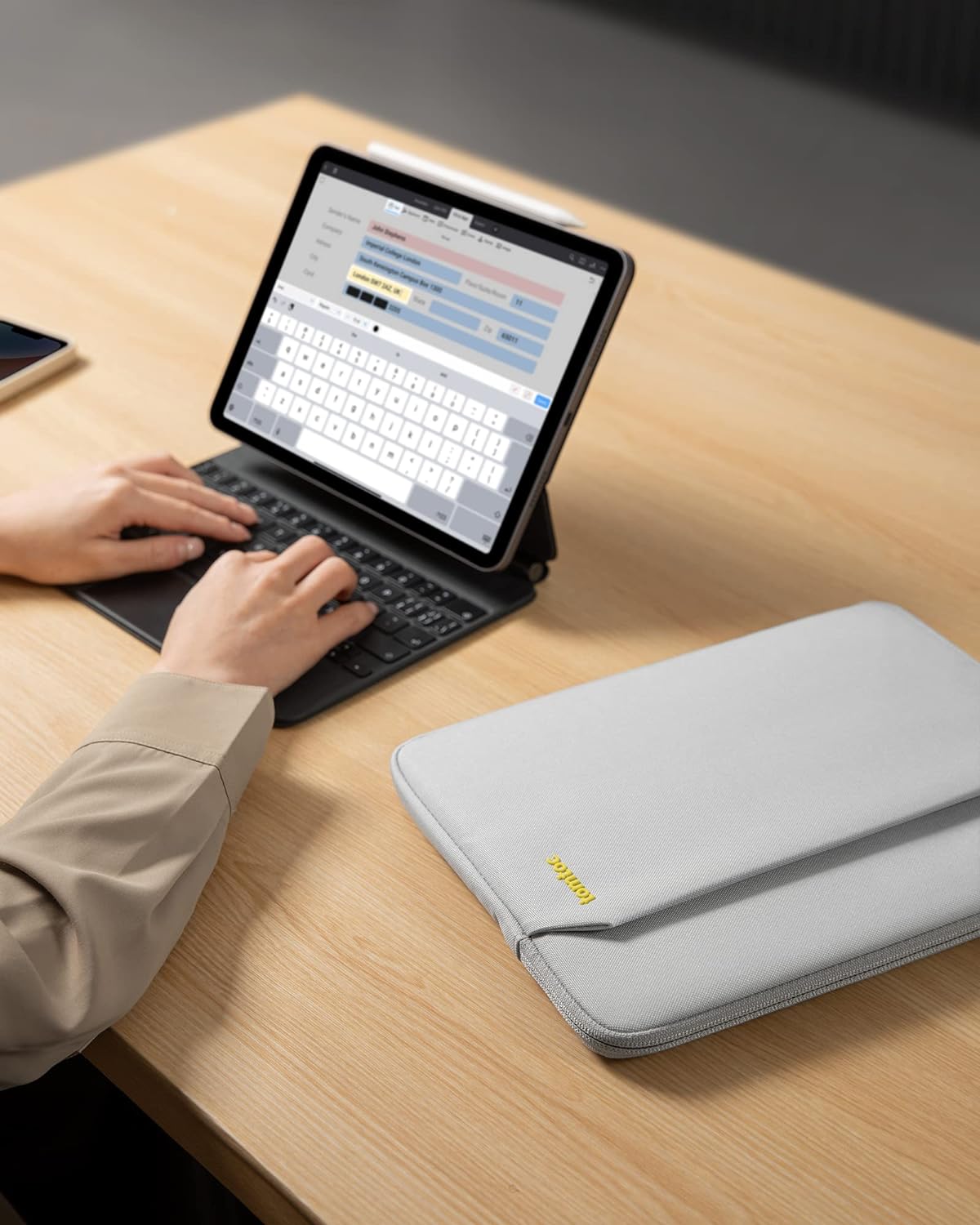 Light B18 Tablet Sleeve 11" - Light Gray